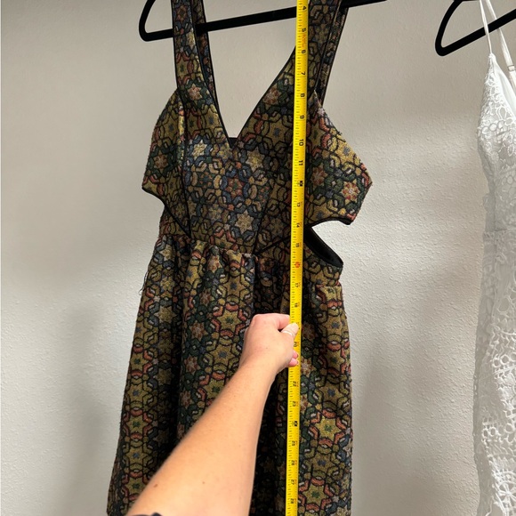 NWT urban outfitters ecote dress size 4 thick material shimmer open sides - Picture 4 of 6